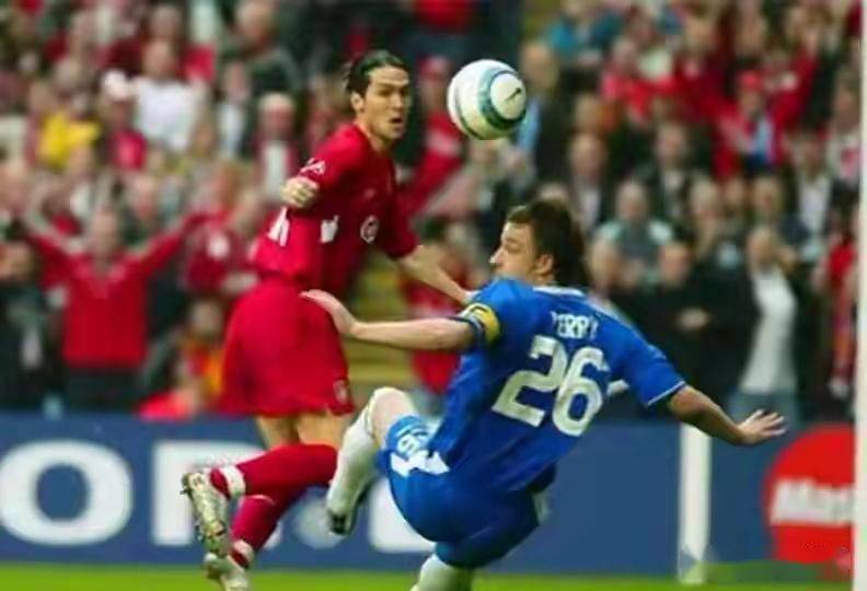 600万镑捡漏!巴萨弃将2次打服穆帅,这“幽灵球”凭啥成经典?