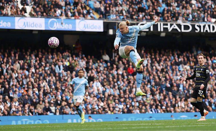 连续11场破门+刷爆英超神迹!哈兰德双响,曼城2-0埃弗顿追平枪手
